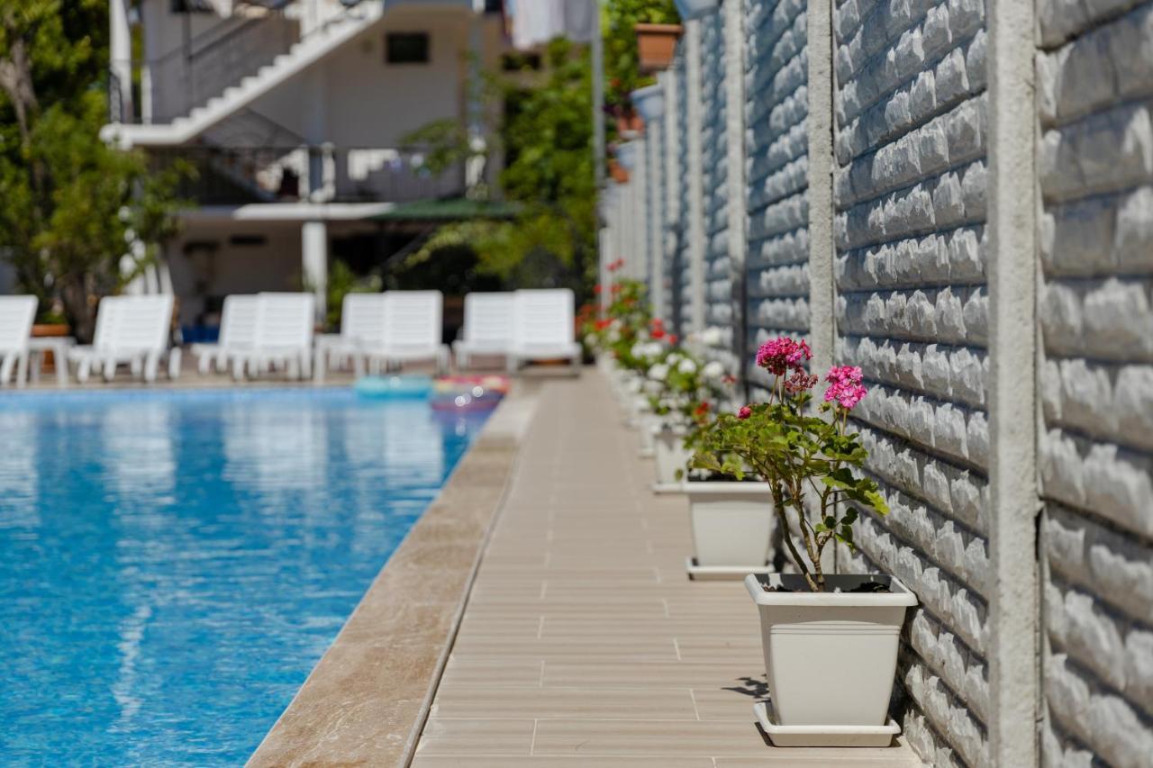 Chill Out Hotel Kobuleti Exterior photo