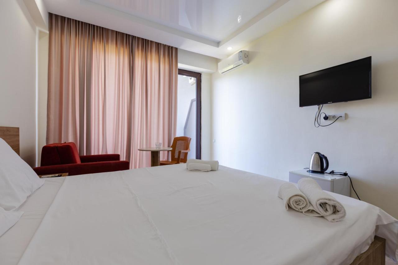 Chill Out Hotel Kobuleti Exterior photo